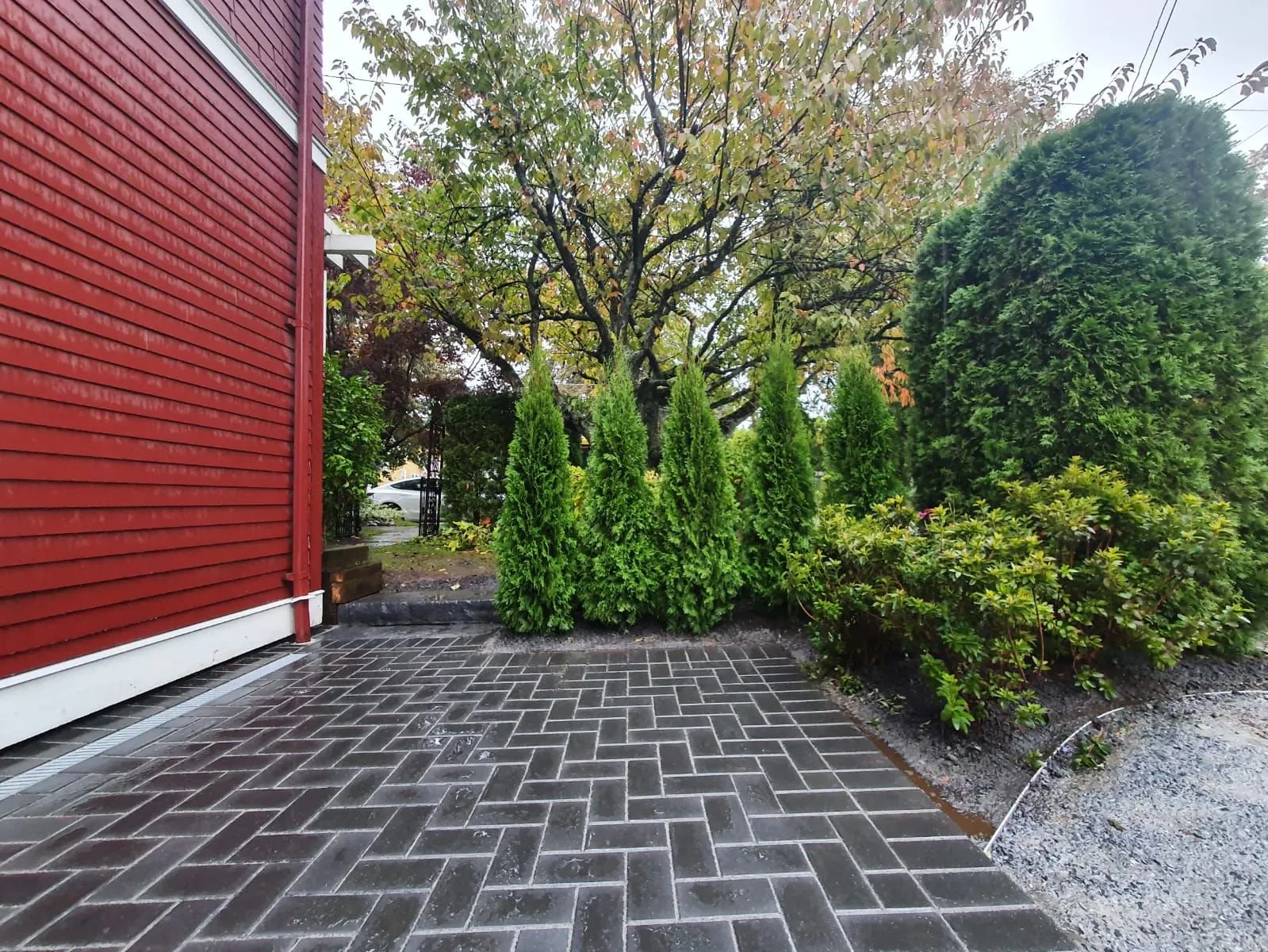 Herringbone paver driveway built by Groundscape